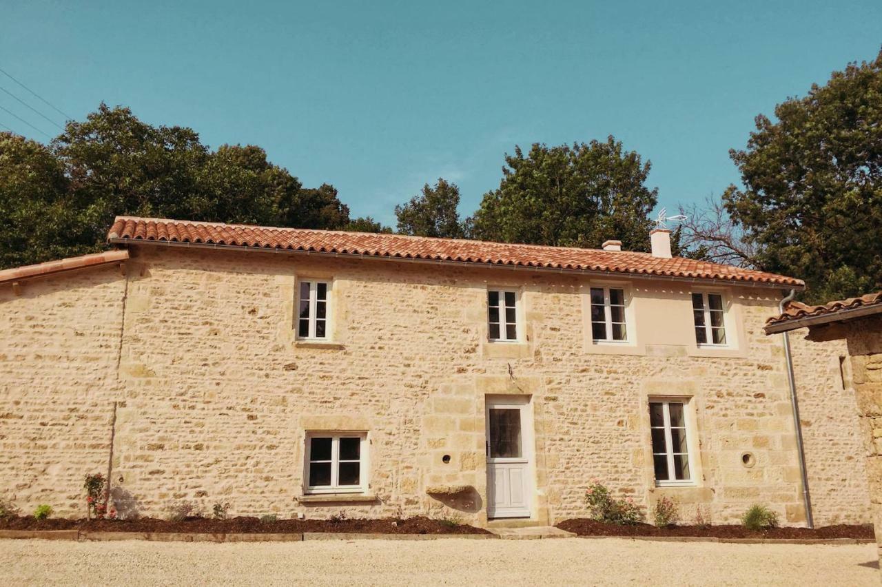 Gites Les Demeures De Valette Azay-le-Brule Εξωτερικό φωτογραφία