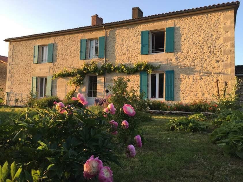 Gites Les Demeures De Valette Azay-le-Brule Εξωτερικό φωτογραφία